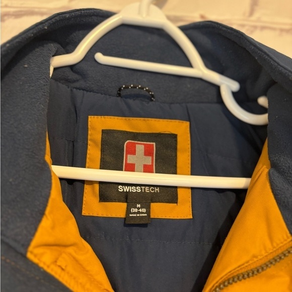 SwissTech Men's blue and yellow Midweight Jacket, up to Size Medium - Picture 6 of 6